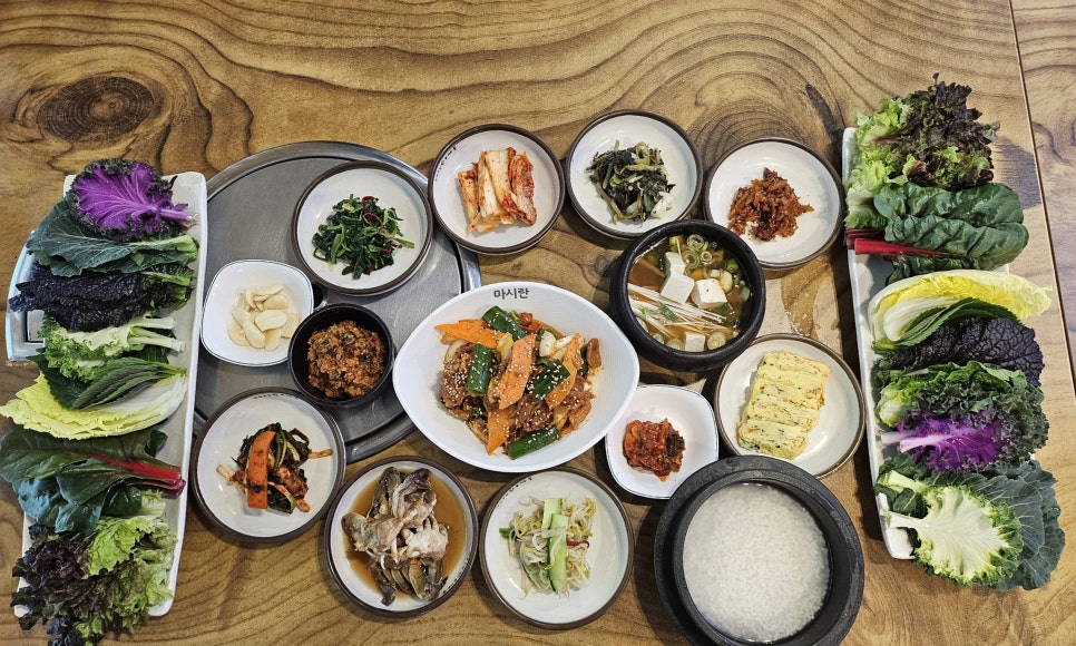 정갈한 반찬과 생선구이, 돌솥밥이 차려지는 영종도 전주맛집 상차림