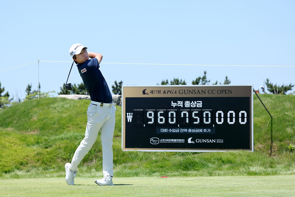 [KPGA 군산CC 오픈] 2R. 공동 선두 김홍택, 왕정훈 인터뷰
