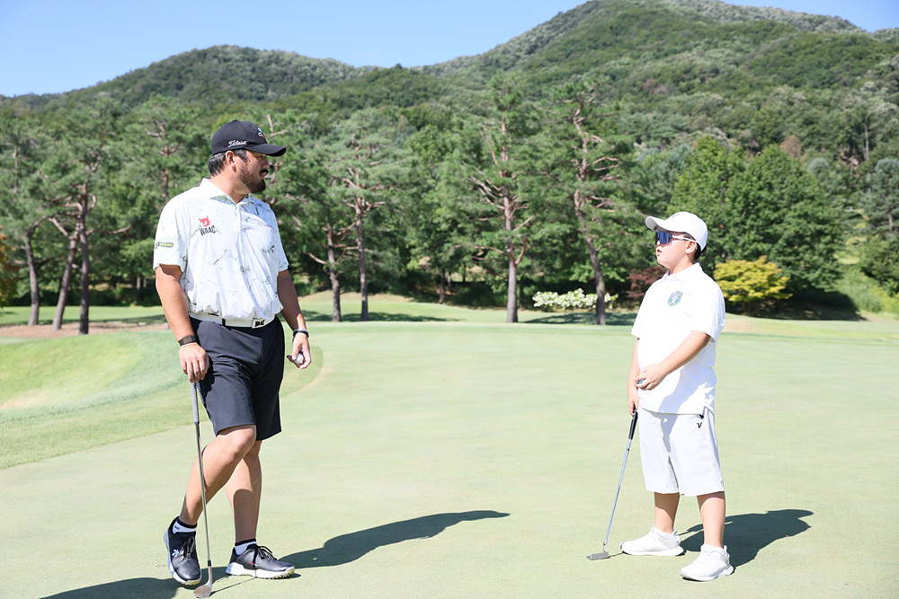 KPGA 투어 프로와 함께 그린 골프 꿈나무들의 미래… '2026 KPGA 유소년 골프 캠프' 성료